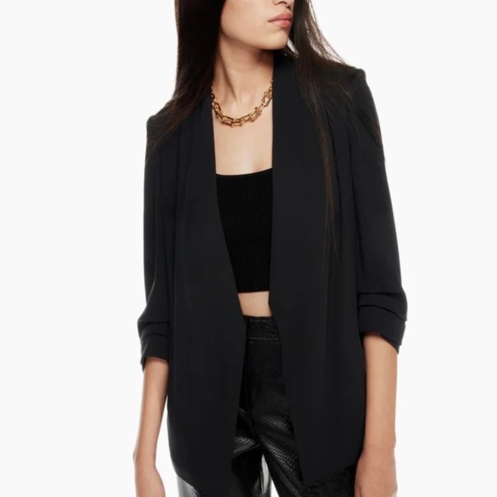 EUC Aritzia Babaton Power Hip Blazer Black sixe 2